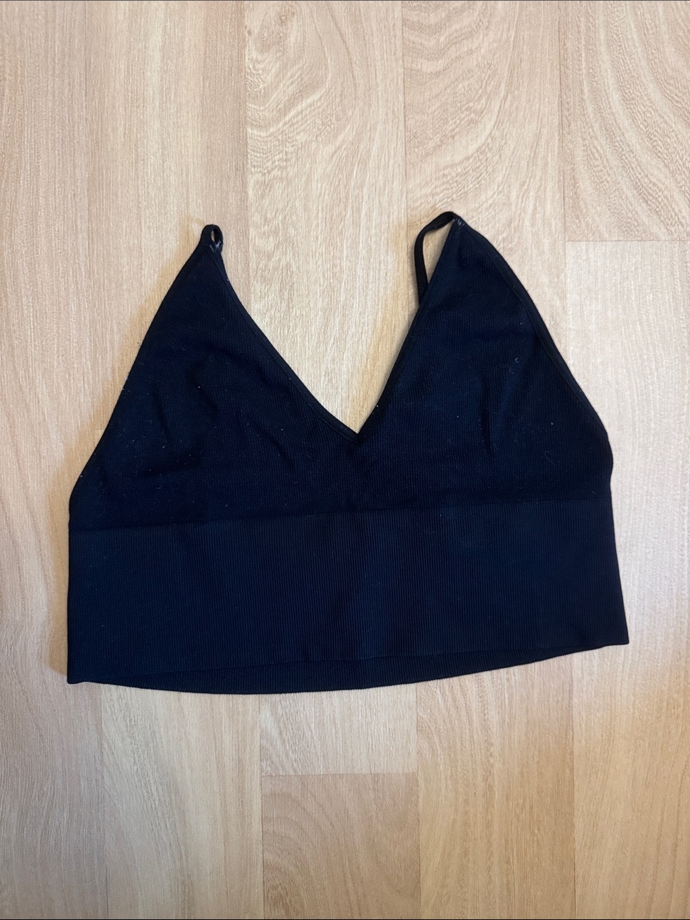 Aritzia Talula Black Ribbed Crop Top V-Neck Size M/L